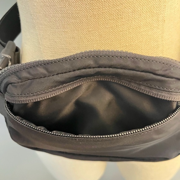 Urban Outfitters black fanny pack - Picture 4 of 4